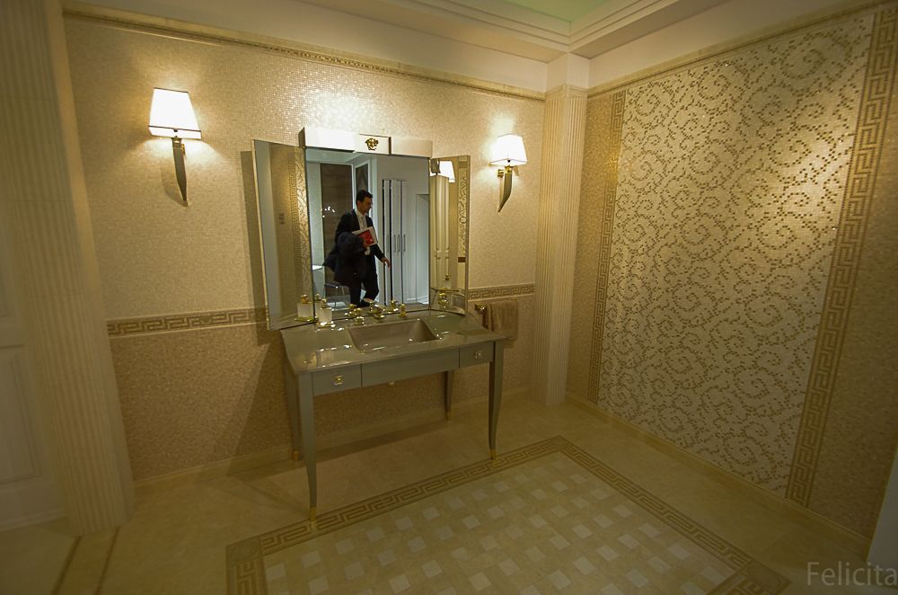 versace-3.jpg